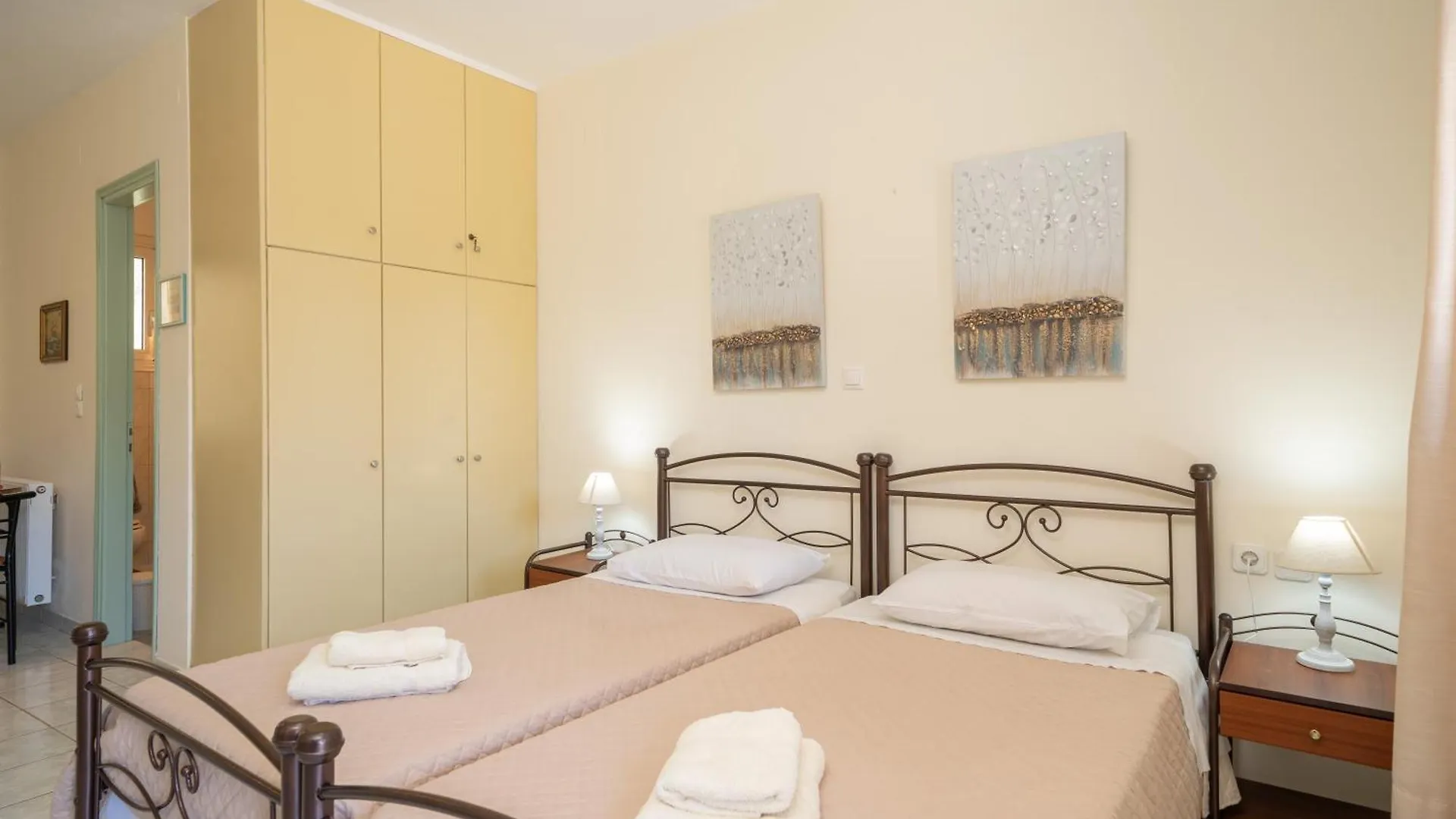 Penny'S Studios Agia Efimia Apartment